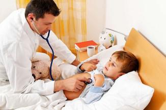 Визуальное обследование детей у врача