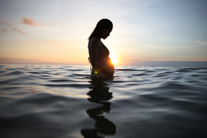 Водные процедуры для беременных - можно ли принимать ванную, купаться во время беременности?