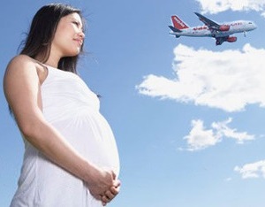Можно ли беременным летать самолетом: что говорят врачи