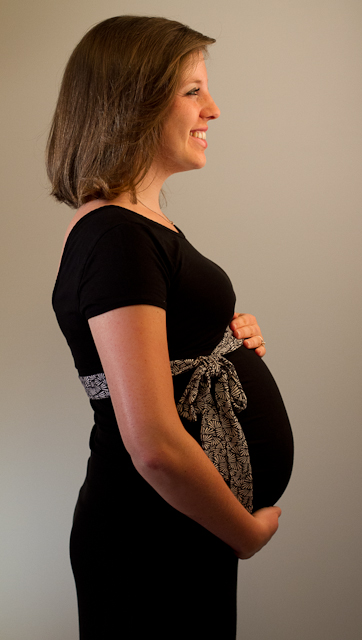 Живот девушки на 32 неделе беременности