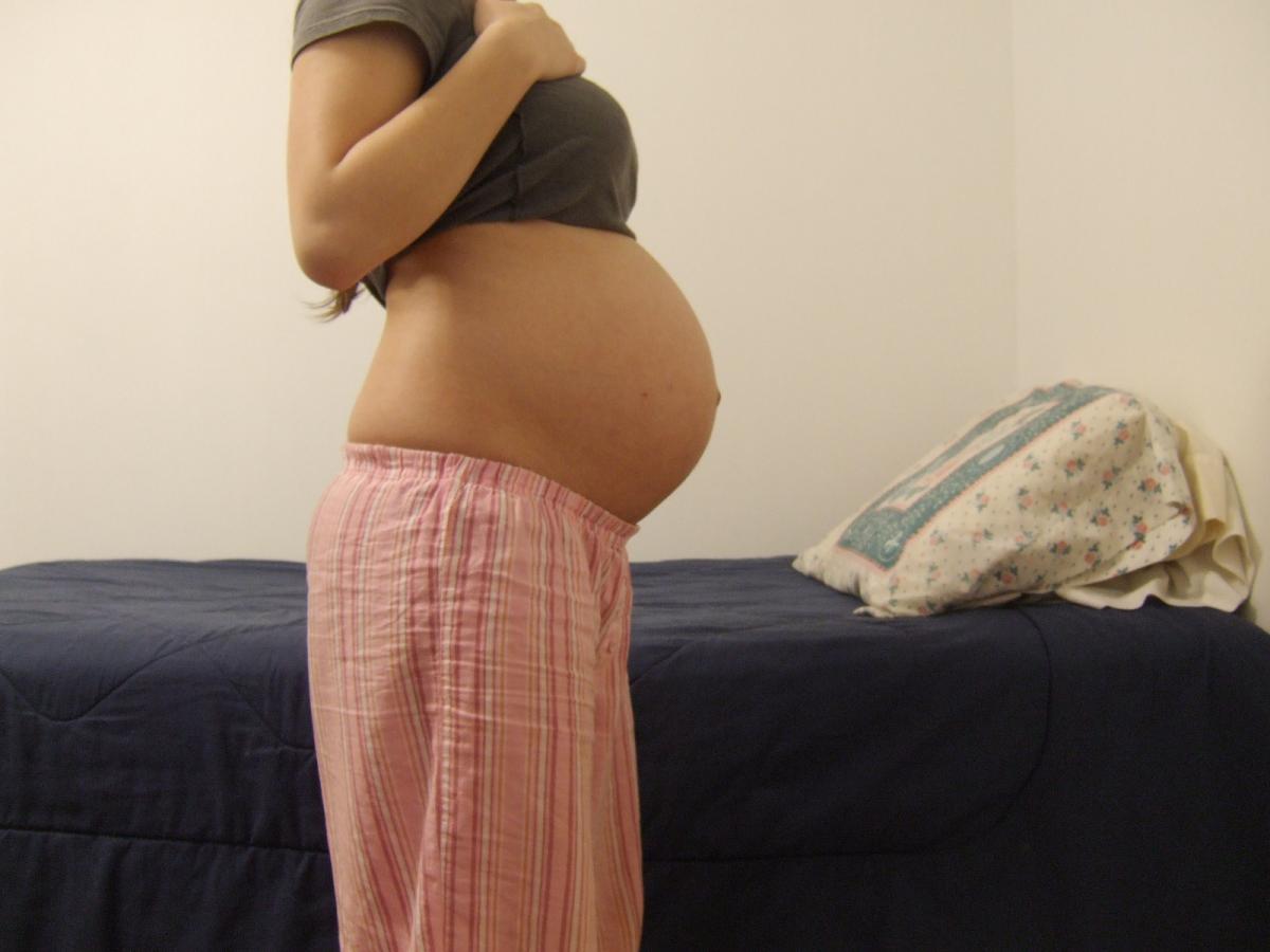 Живот на тридцать второй неделе беременности